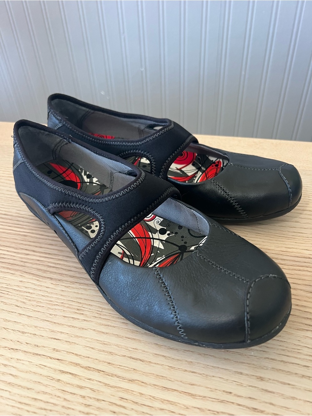 MERRELL Black Slip On Flat Shoes / Size: 9 1/2